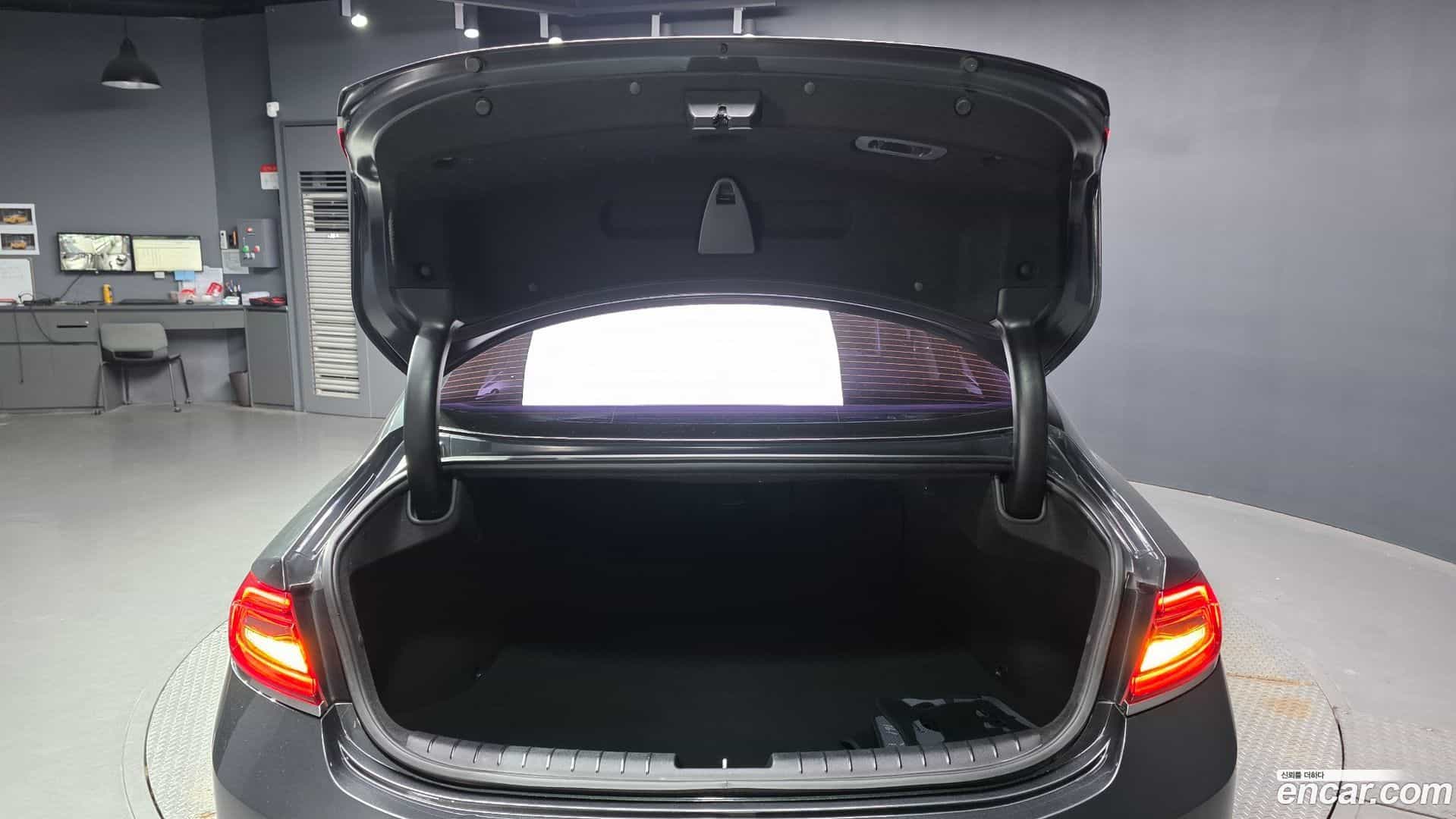 Grandeur Hyundai 2019.4-OPTION-024