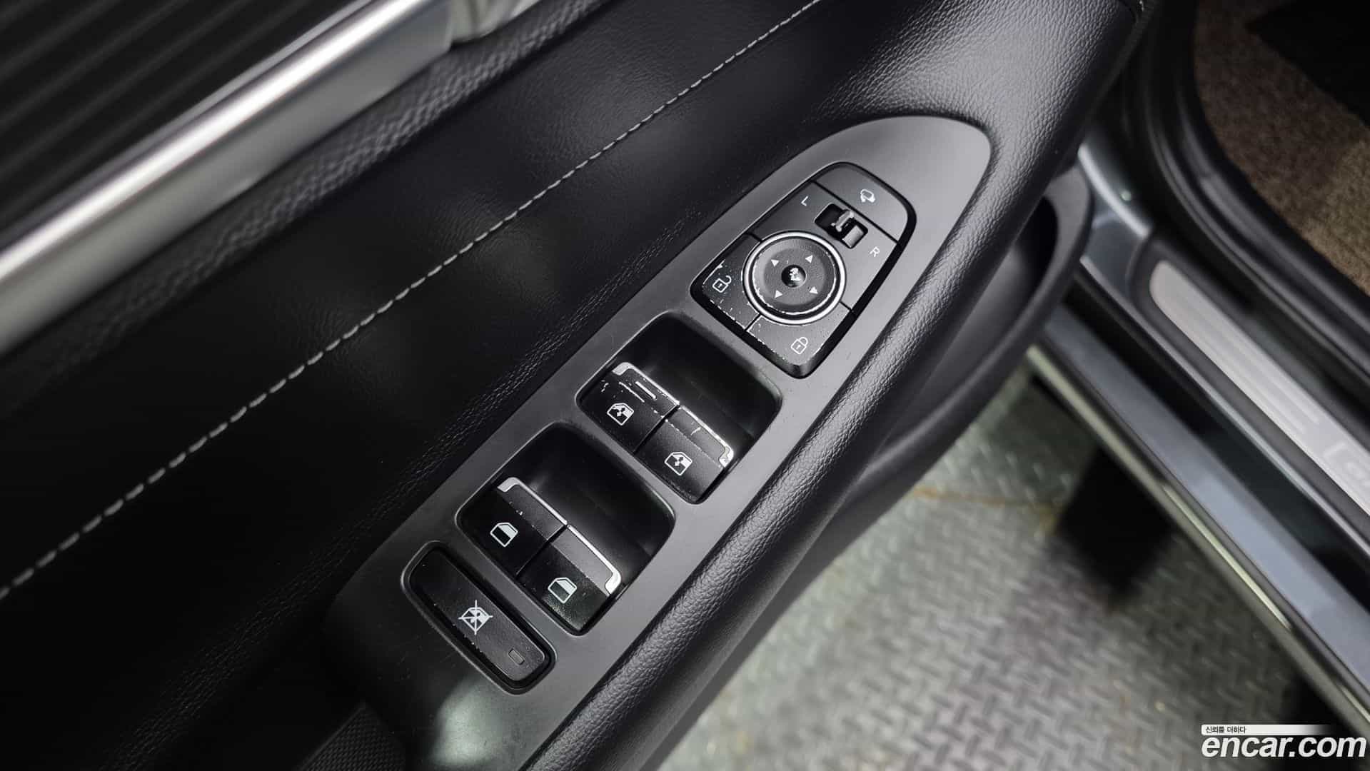 Grandeur Hyundai 2019.4-OPTION-042
