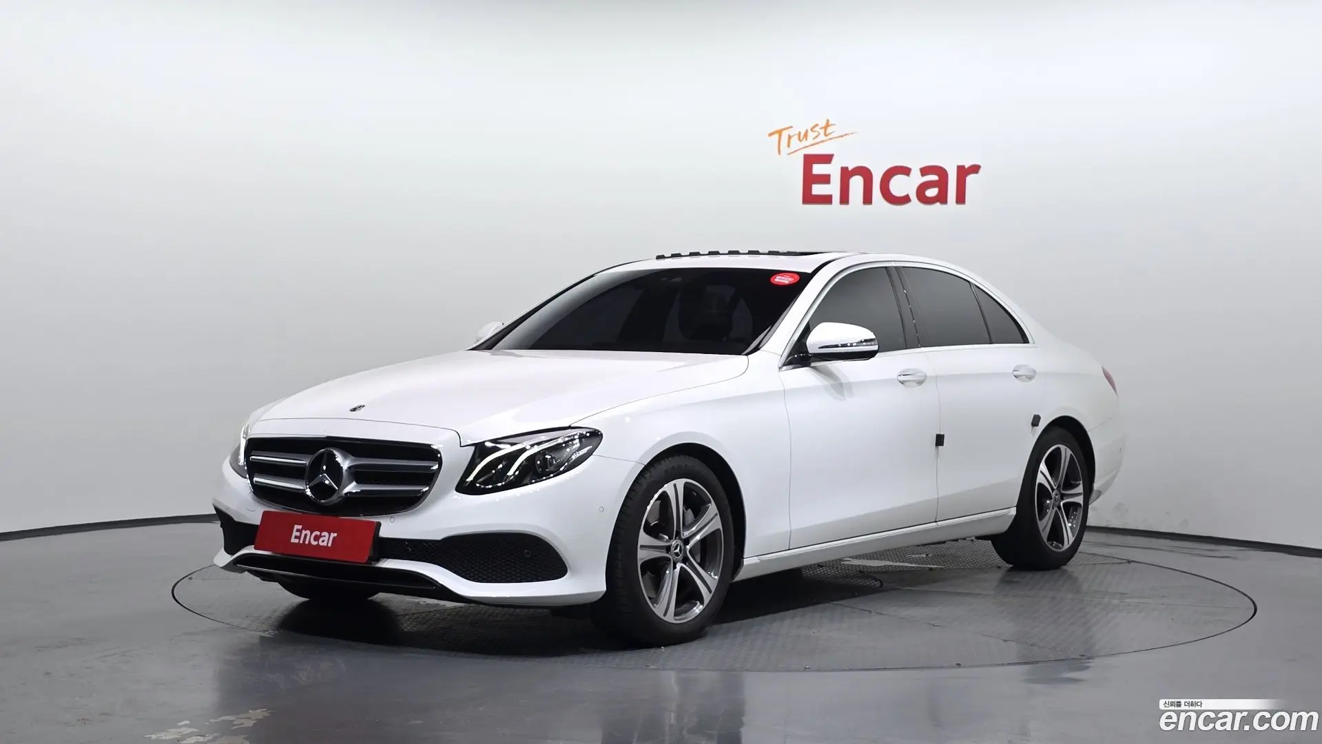 Main__Slider__Photo:E-Class Mercedes-Benz 2018.9-0
