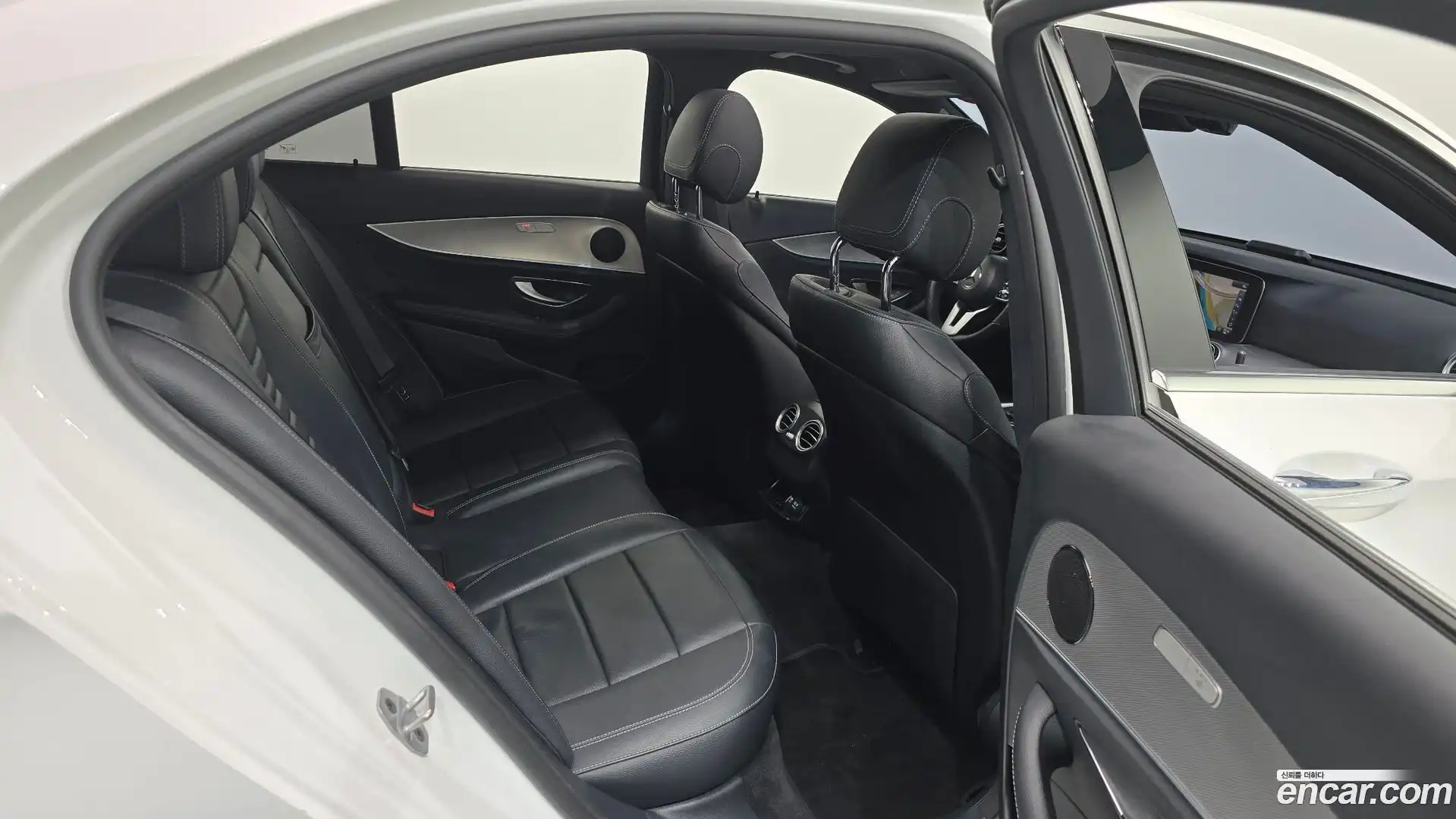 E-Class Mercedes-Benz 2018.9-OPTION-015