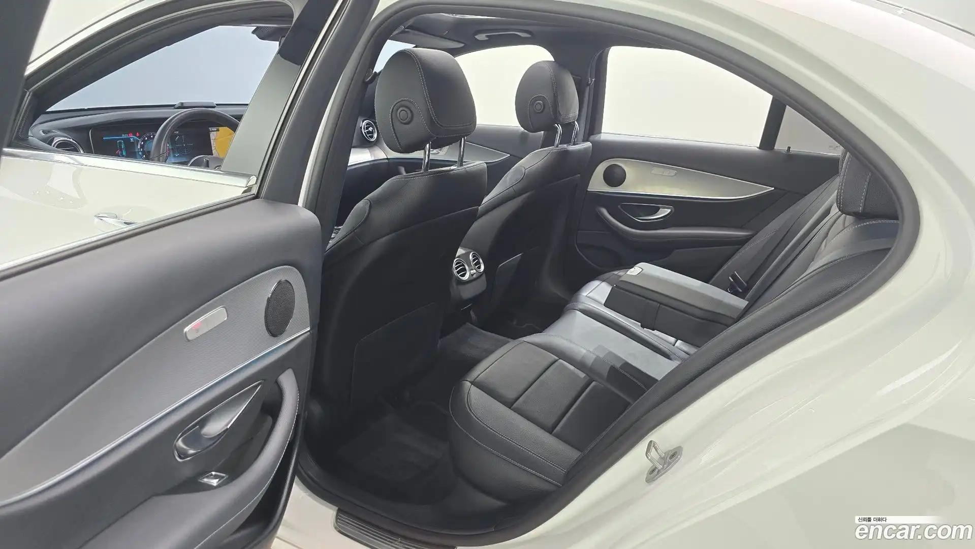 E-Class Mercedes-Benz 2018.9-OPTION-016