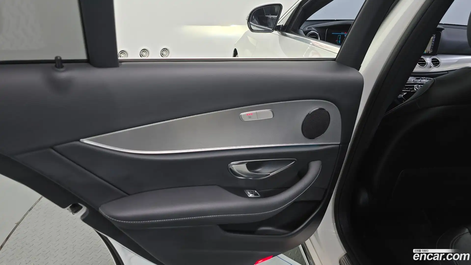 E-Class Mercedes-Benz 2018.9-INNER-035