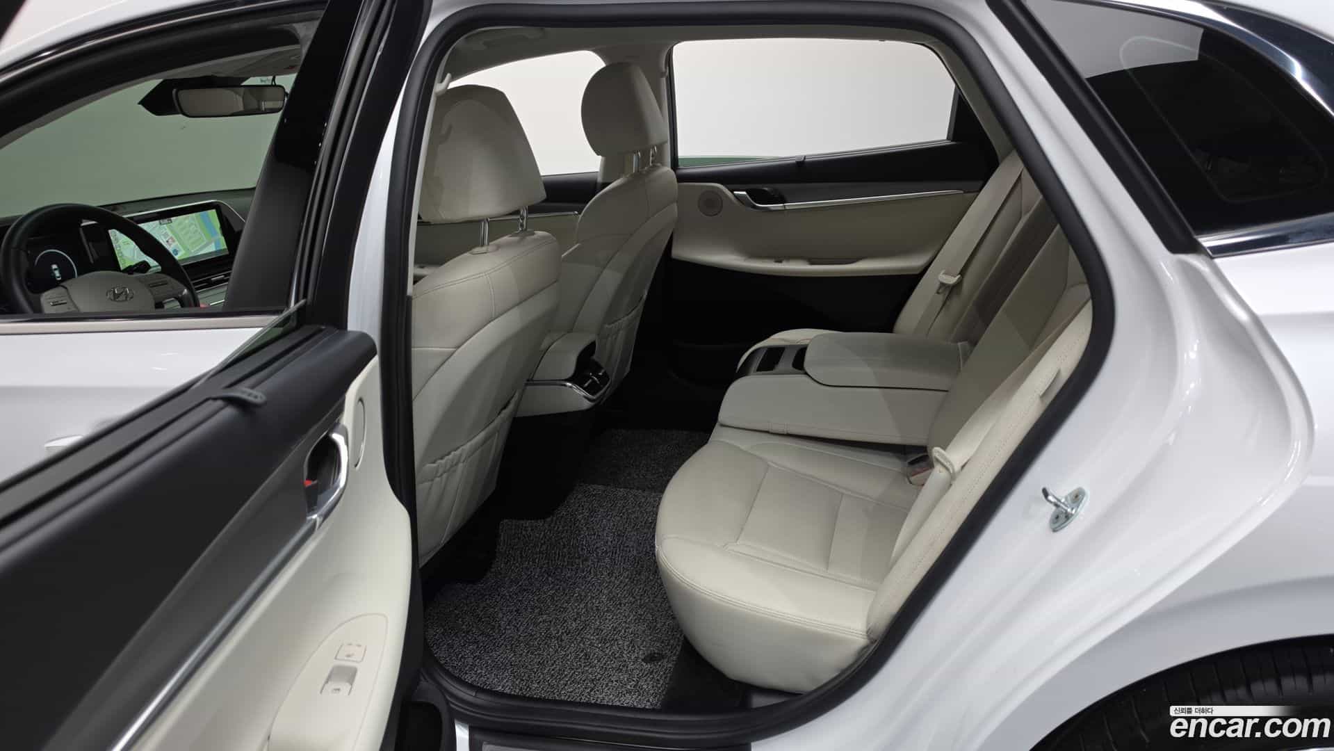 Grandeur Hyundai 2022.5-OPTION-015