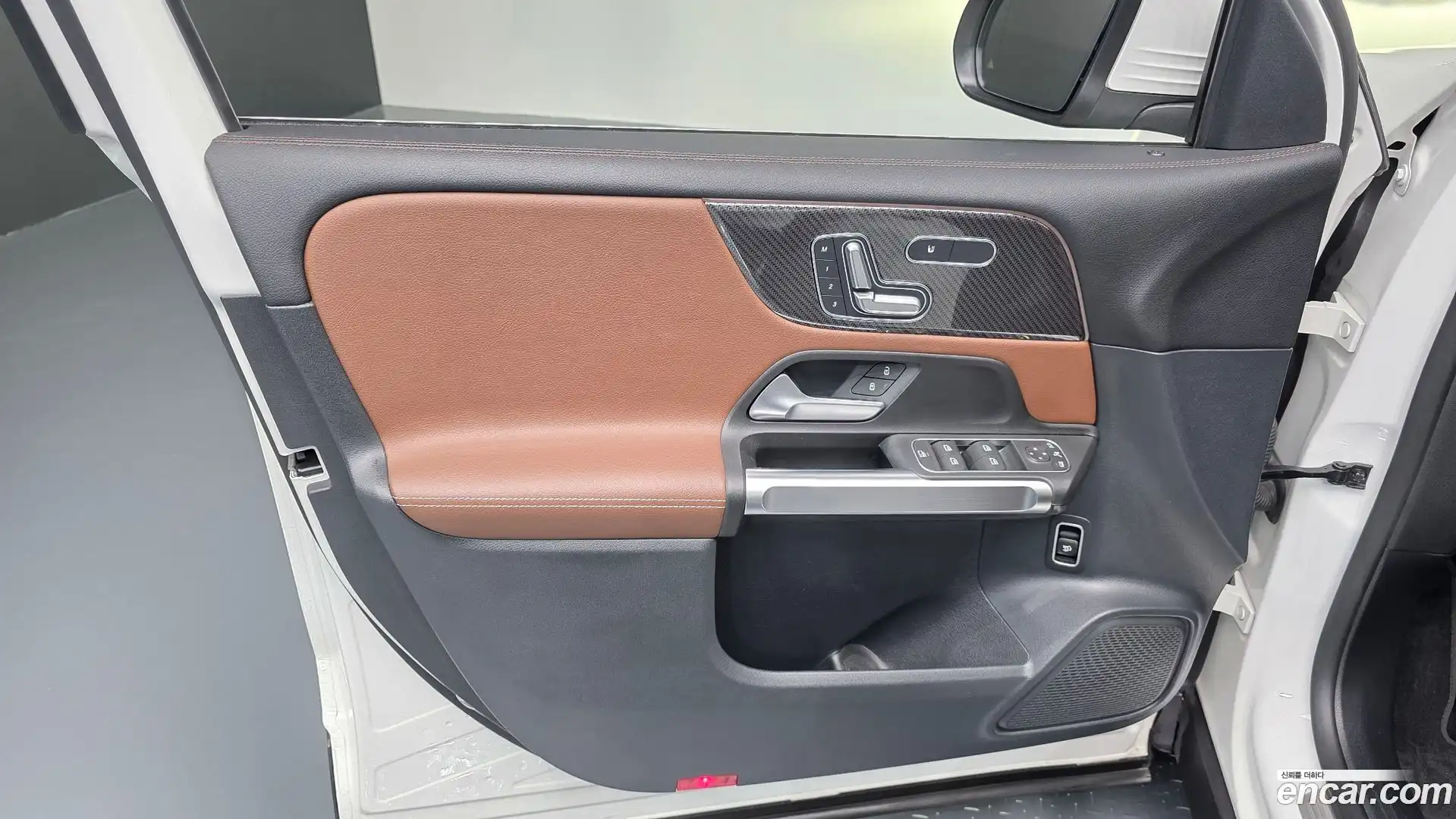 GLB-Class Mercedes-Benz 2022.3-INNER-034