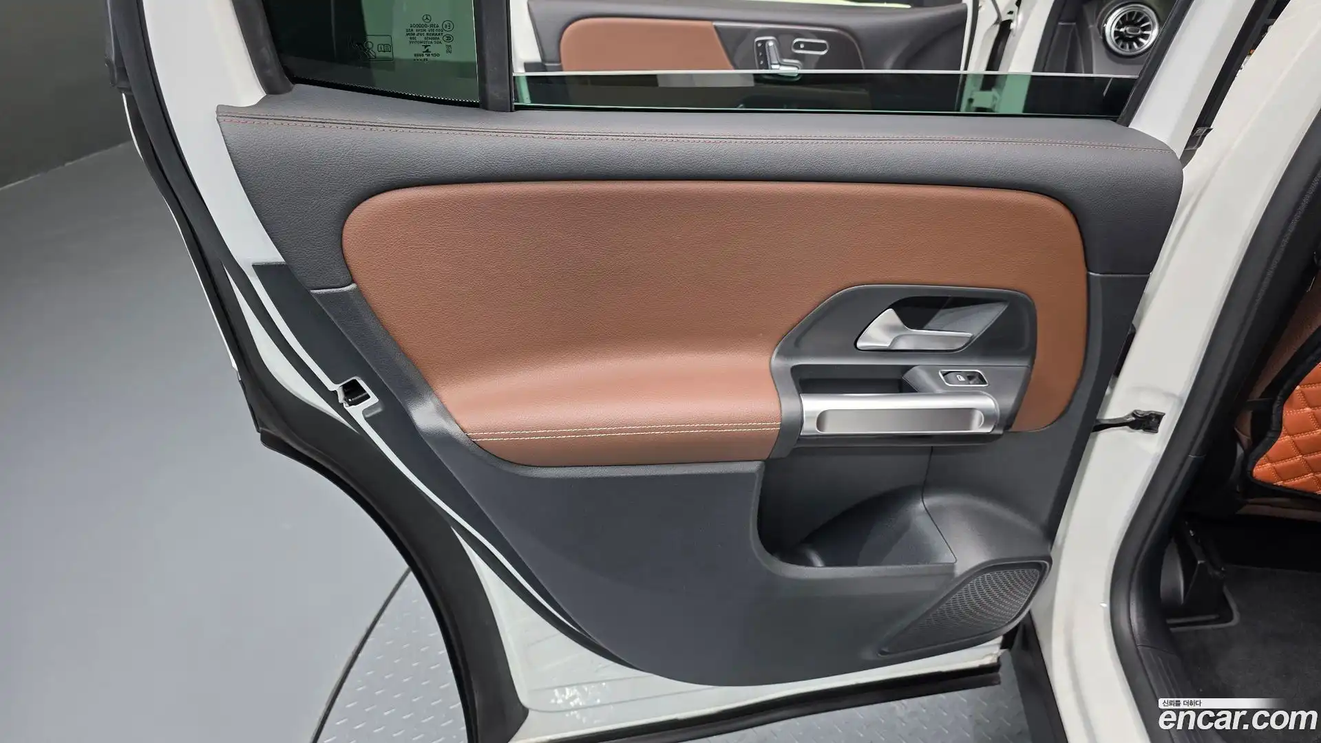GLB-Class Mercedes-Benz 2022.3-INNER-035