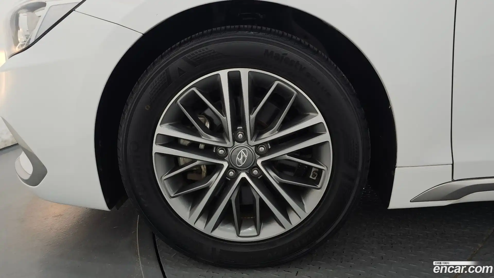 Grandeur Hyundai 2019.6-OUTER-005