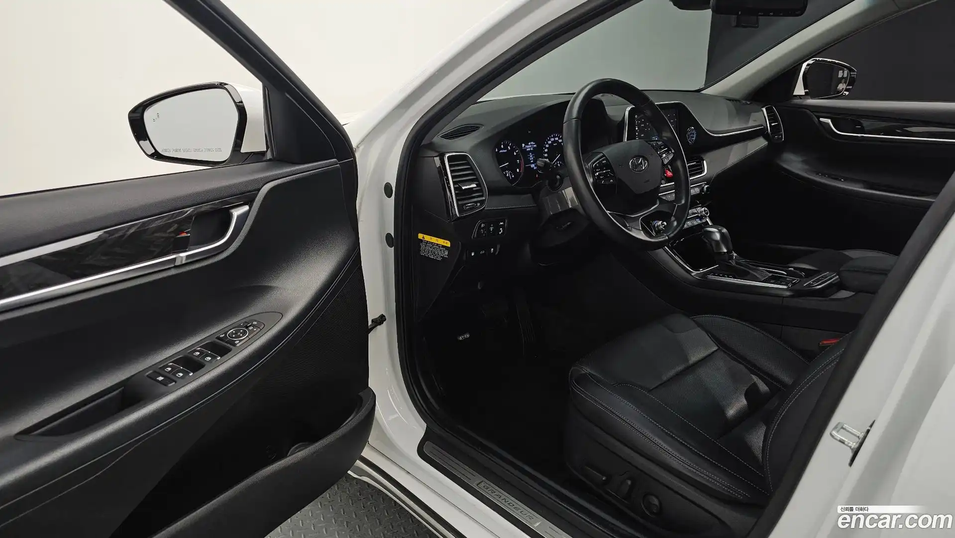 Grandeur Hyundai 2019.6-OPTION-015