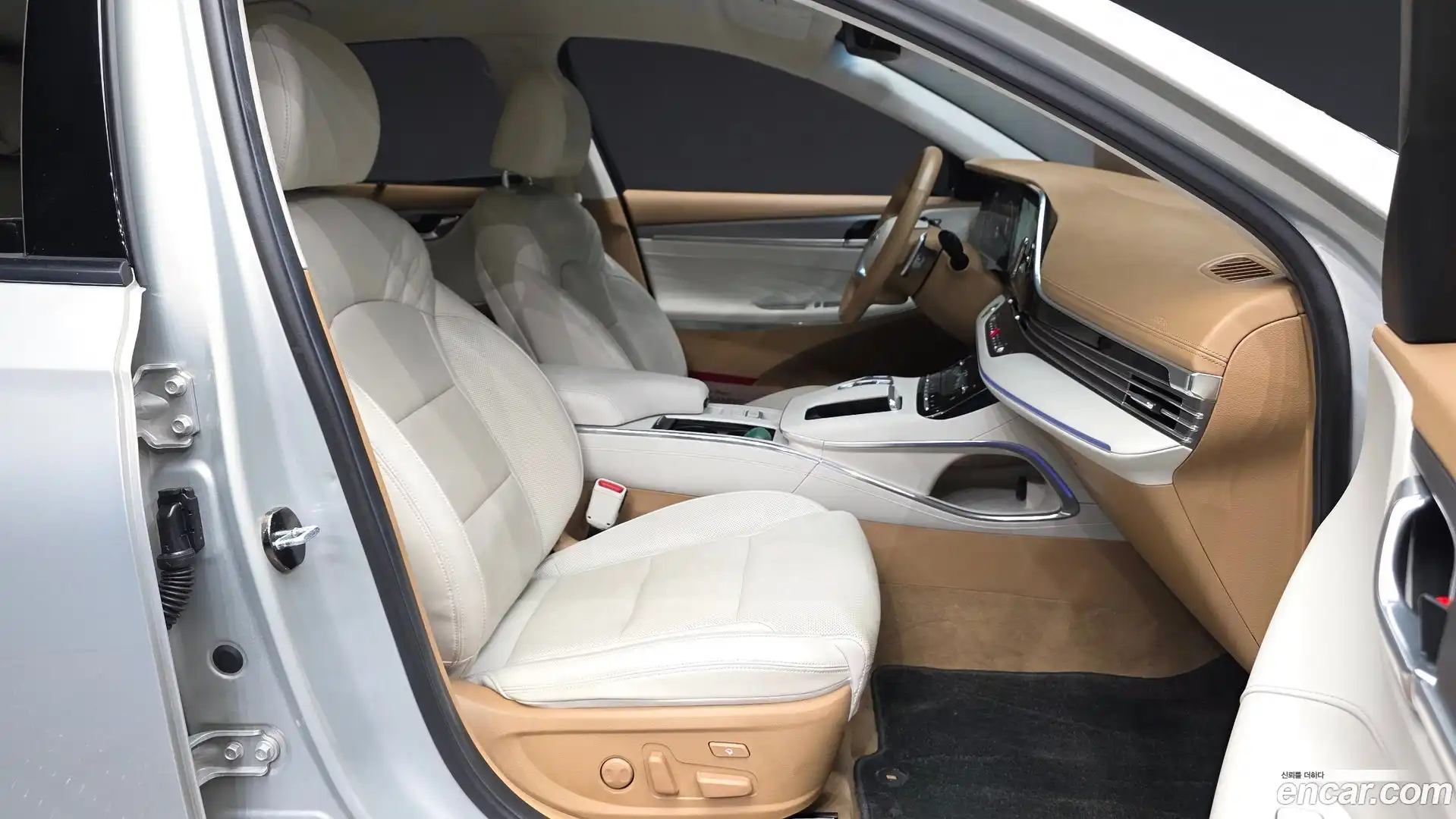 Grandeur Hyundai 2020.8-OPTION-015