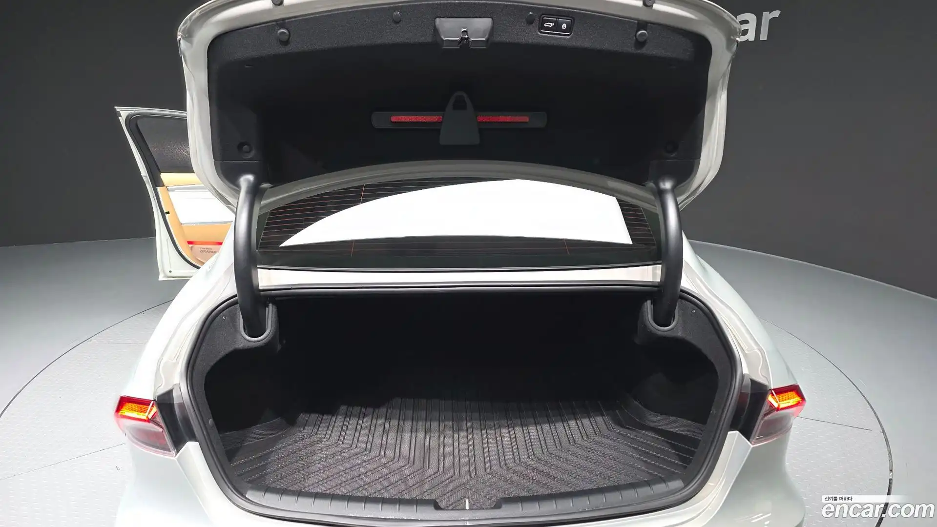 Grandeur Hyundai 2020.8-OPTION-024