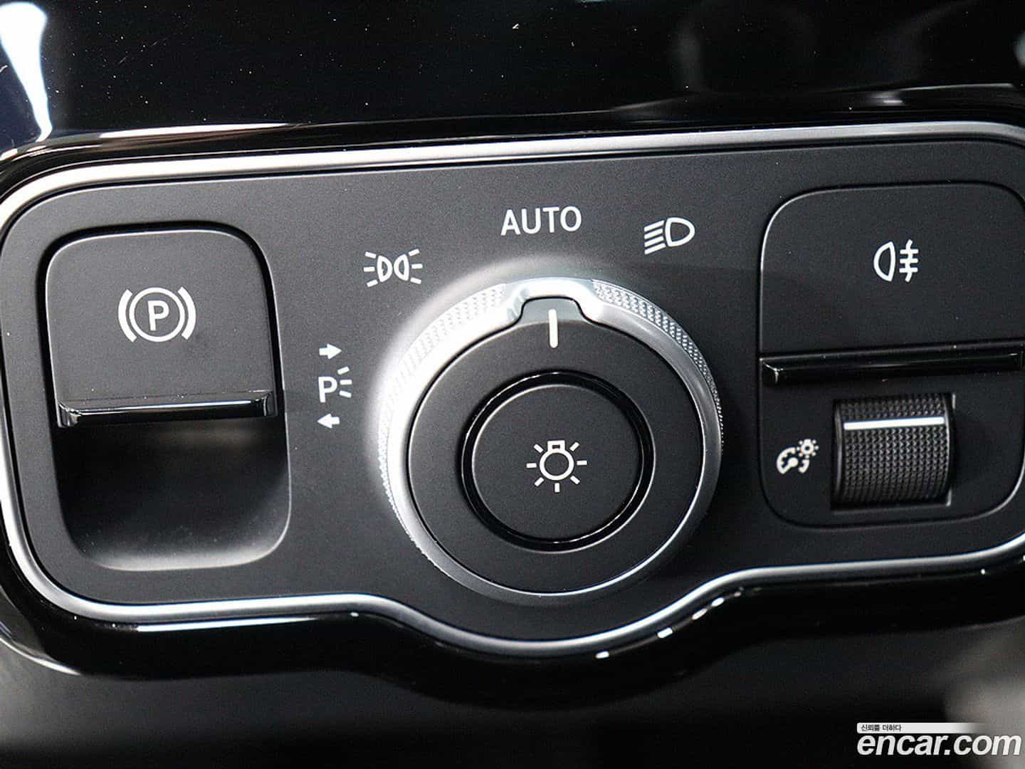 CLA-Class Mercedes-Benz 2024.4-OPTION-016