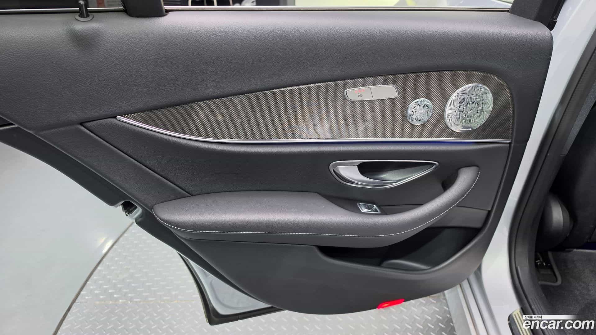 E-Class Mercedes-Benz 2020.5-INNER-035