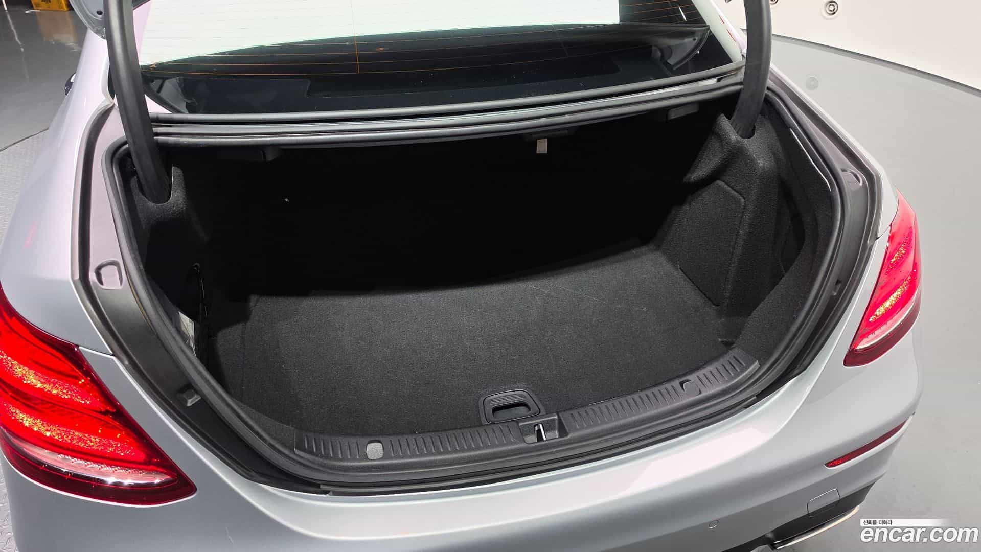 E-Class Mercedes-Benz 2020.5-OPTION-044
