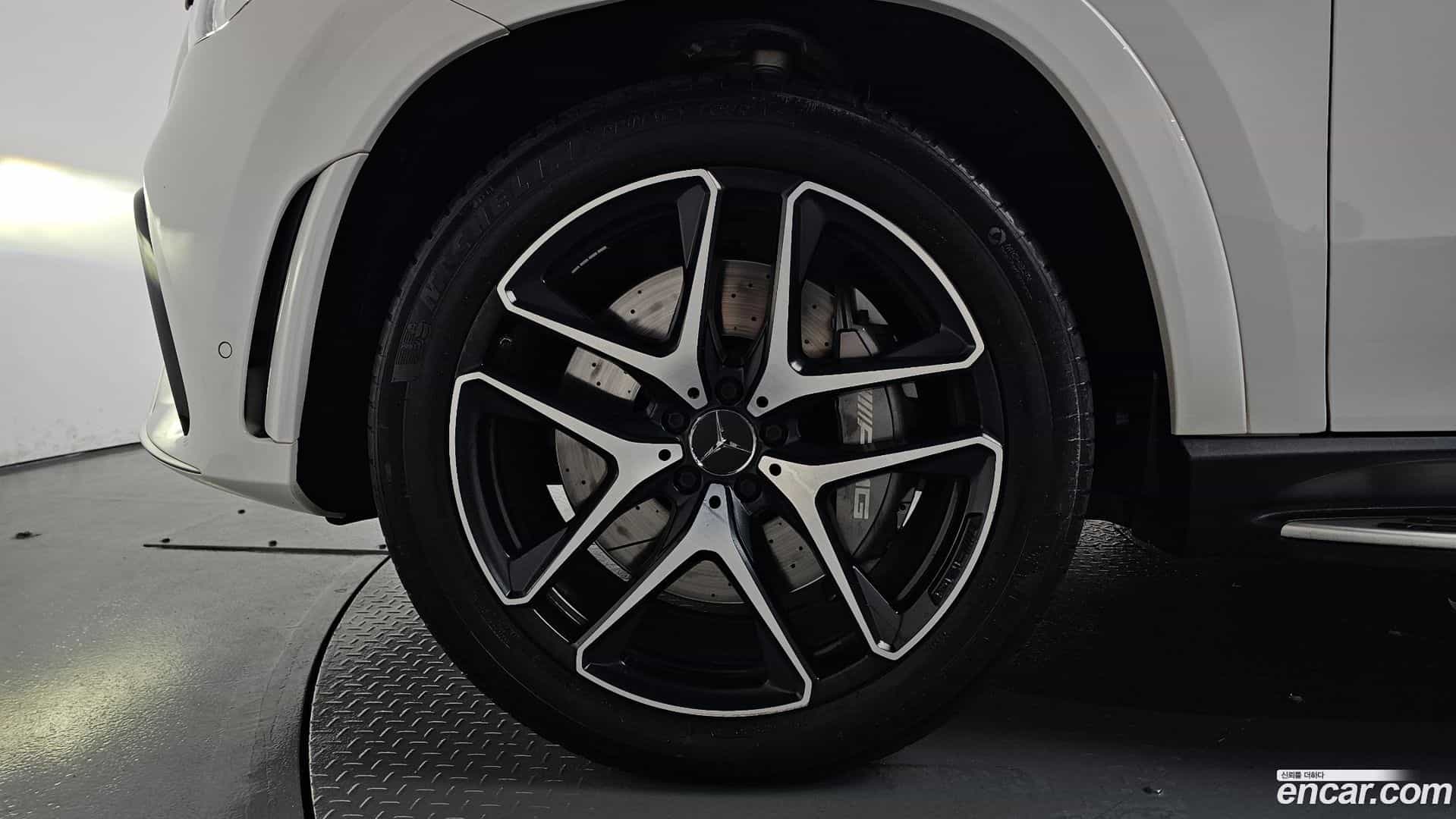 GLE-Class Mercedes-Benz 2023.4-OUTER-005