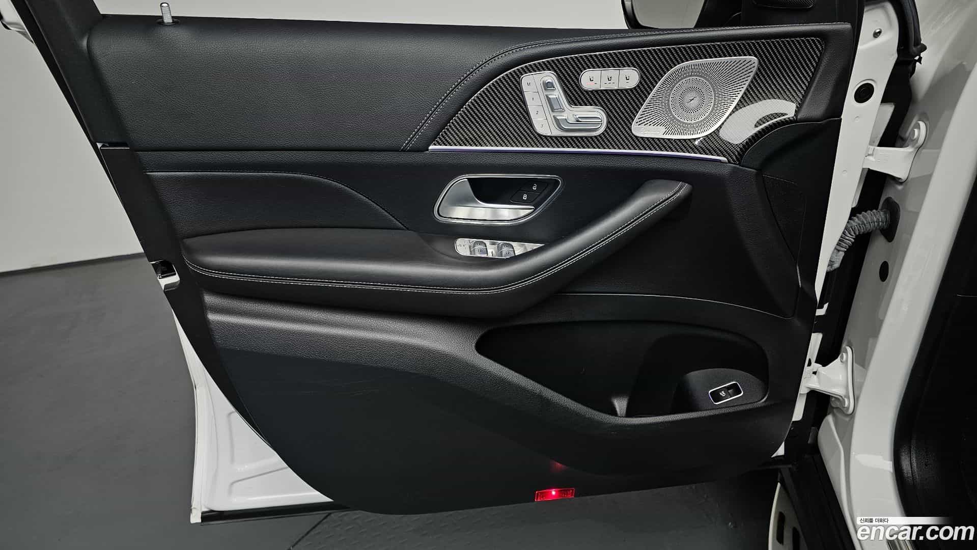 GLE-Class Mercedes-Benz 2023.4-INNER-034