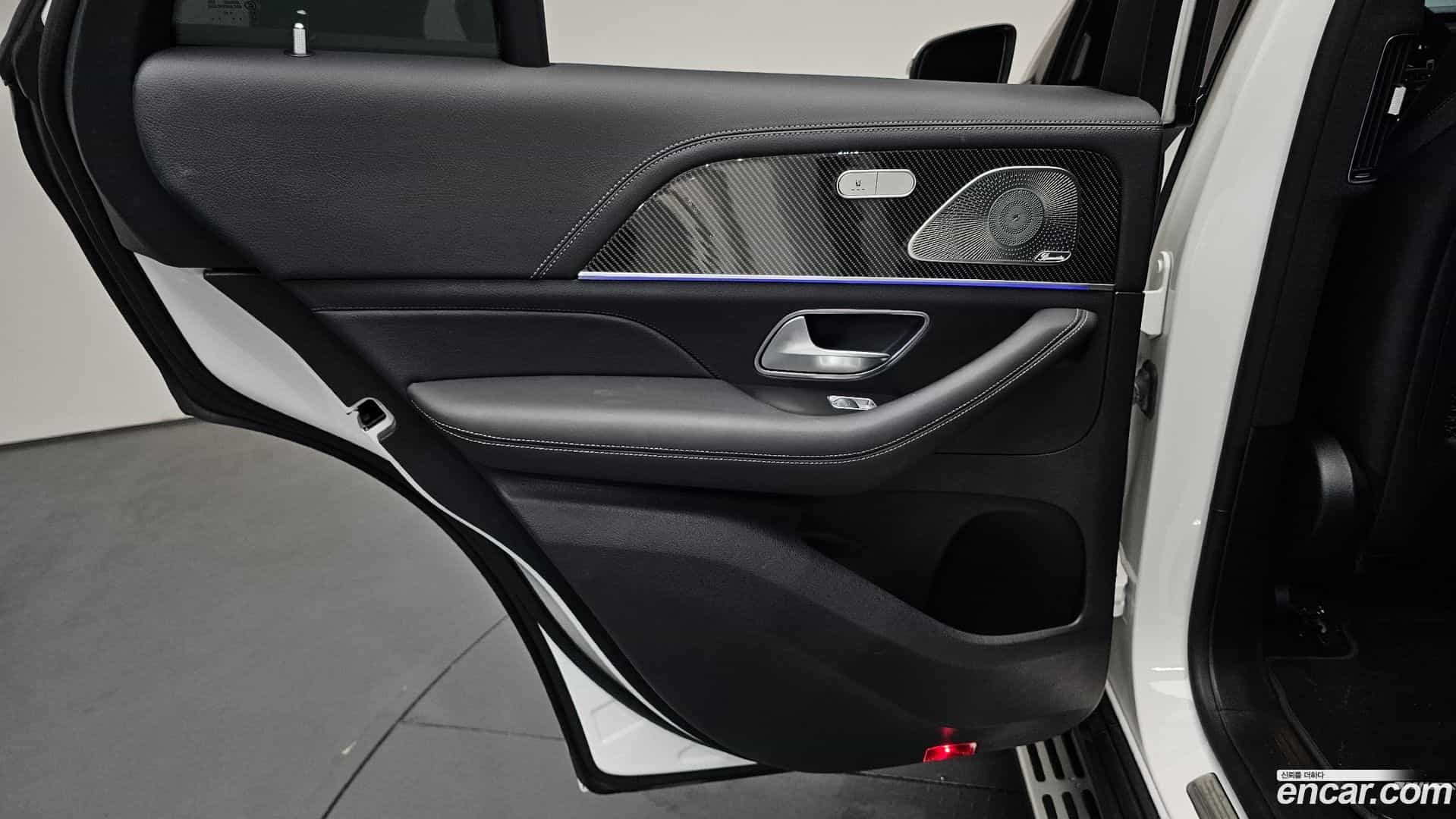 GLE-Class Mercedes-Benz 2023.4-INNER-035
