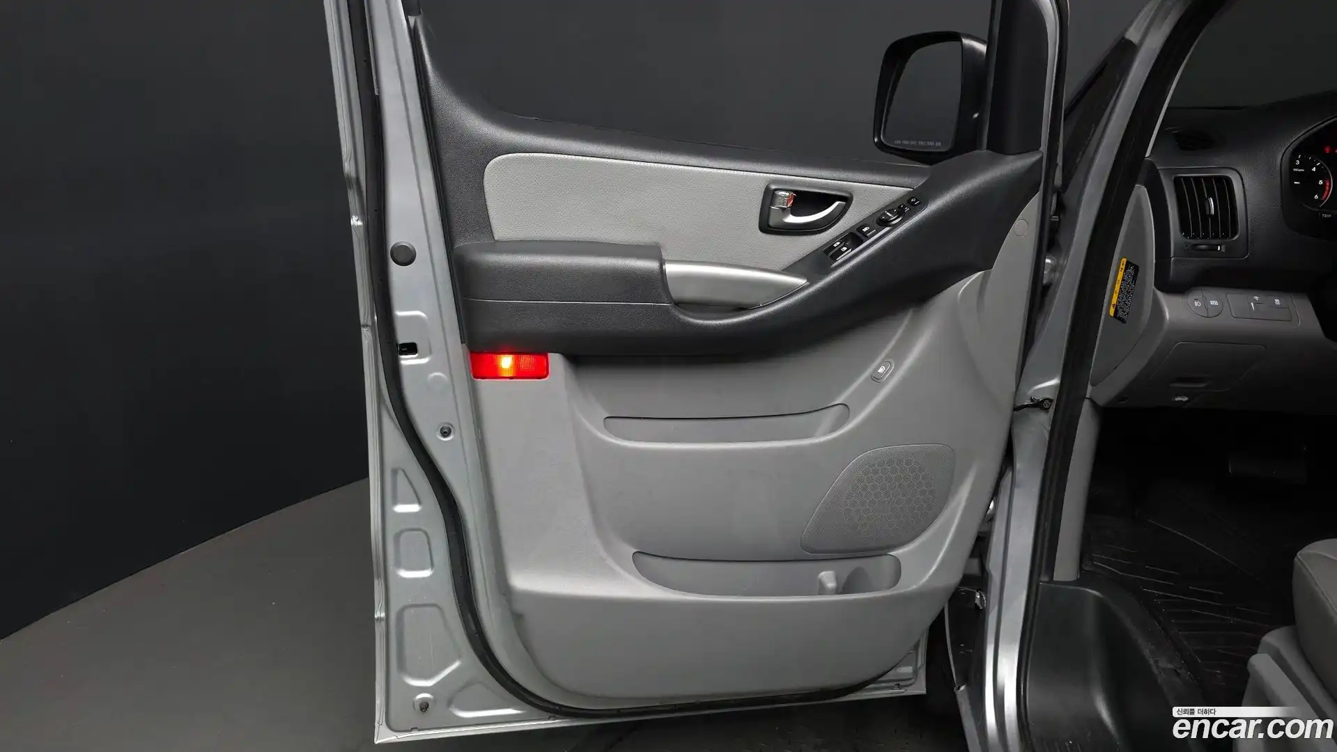 Starex Hyundai 2021.1-INNER-035