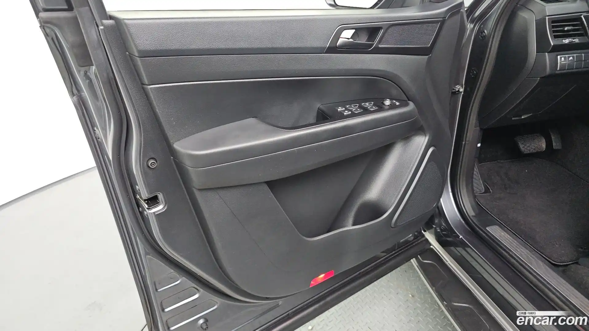 Rexton KG Mobility 2019.8-INNER-034