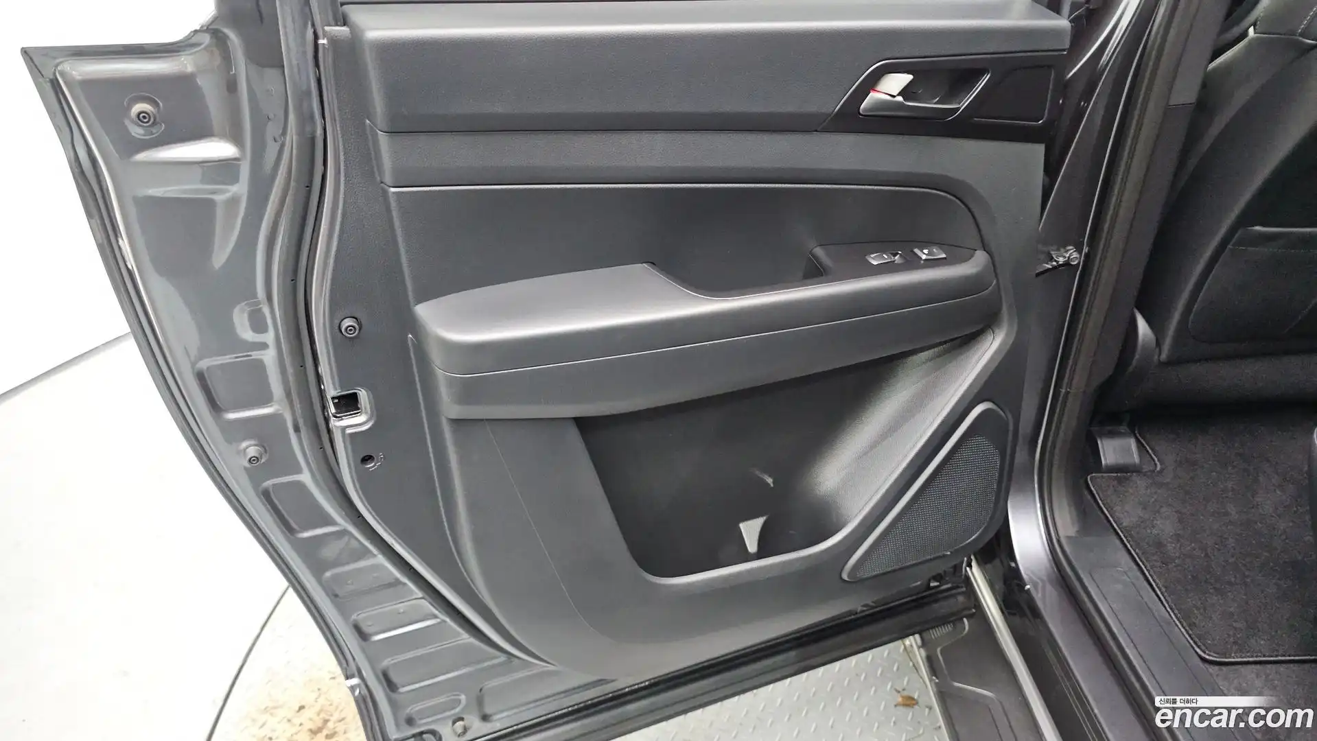 Rexton KG Mobility 2019.8-INNER-035