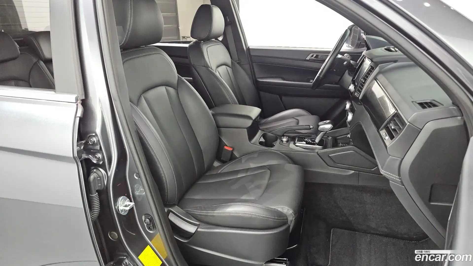 Rexton KG Mobility 2019.8-INNER-036