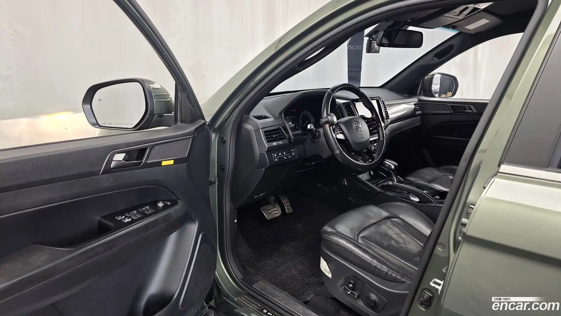 Rexton KG Mobility 2021.11-INNER-010
