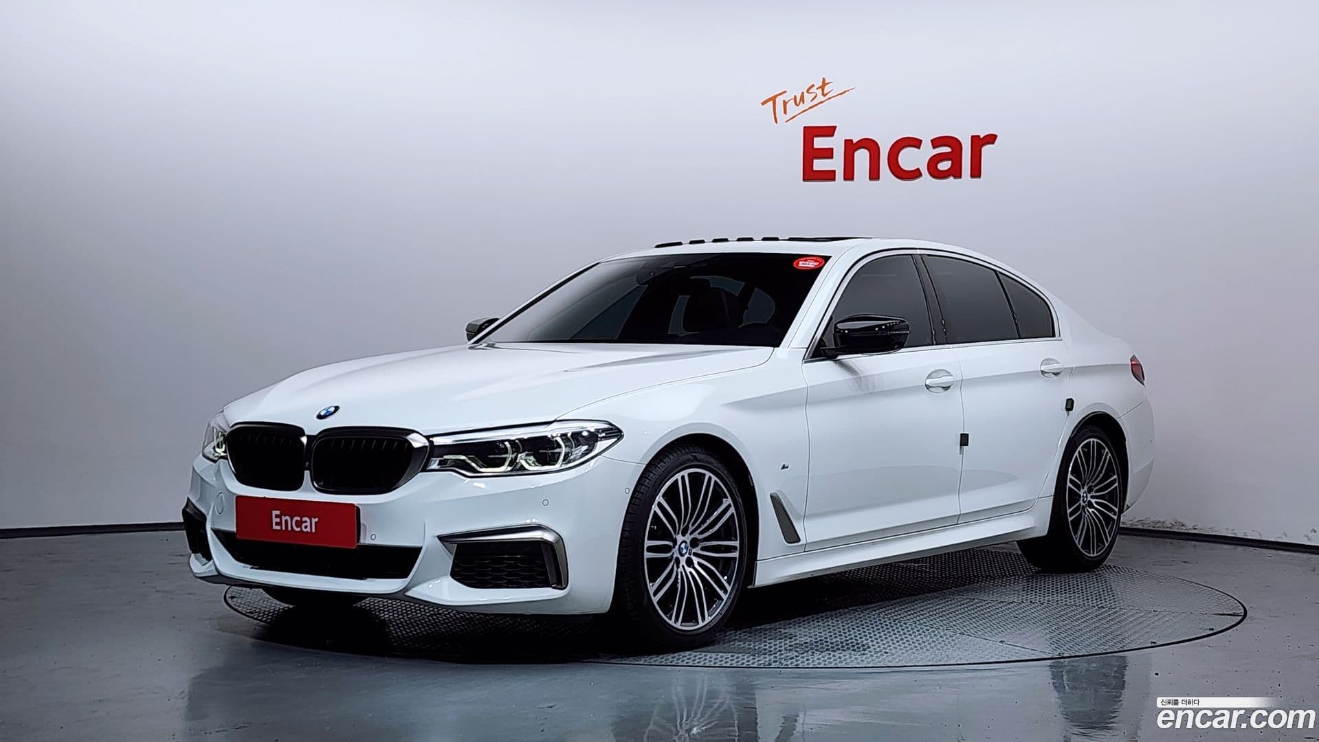 Main__Slider__Photo:5-Series BMW 2019.6-0