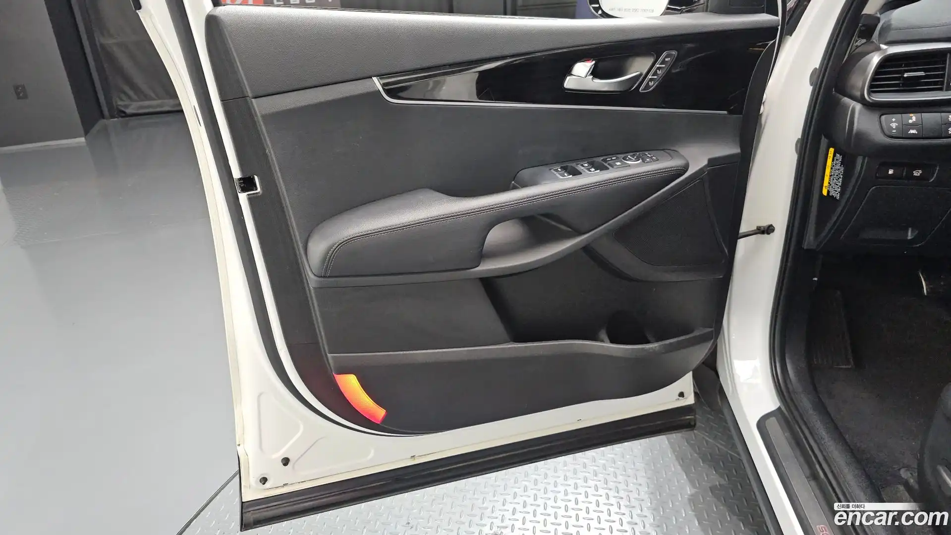 Sorento Kia 2019.8-INNER-034