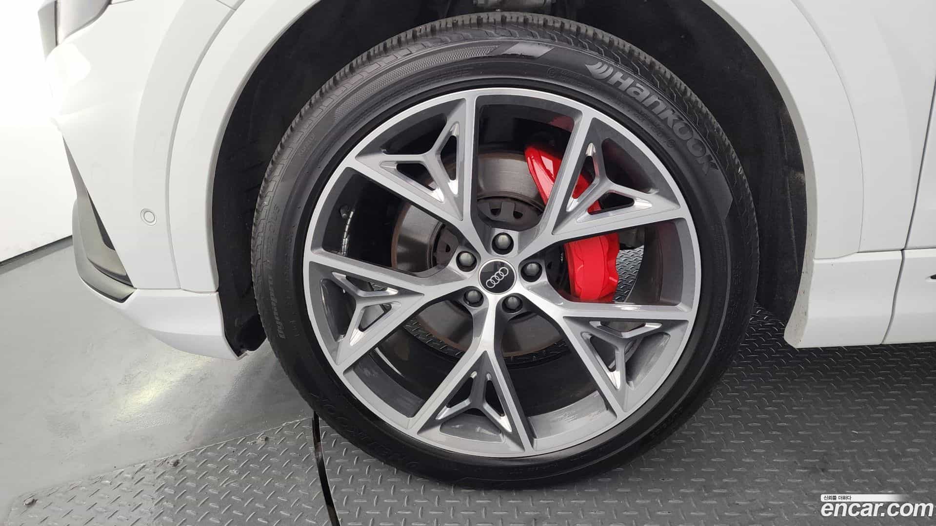 Q8 Audi 2023.11-OUTER-005