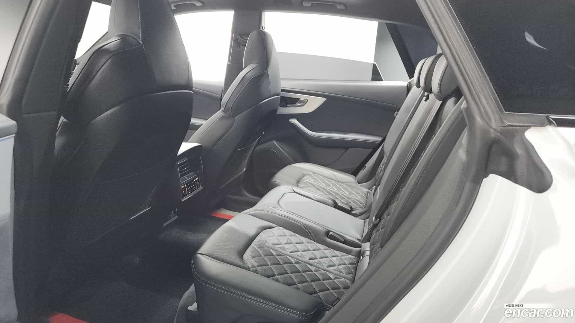 Q8 Audi 2023.11-OPTION-015