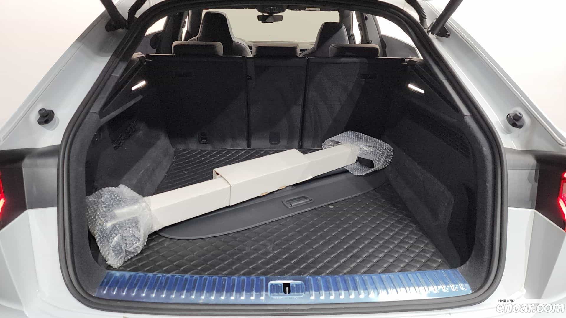 Q8 Audi 2023.11-OPTION-022