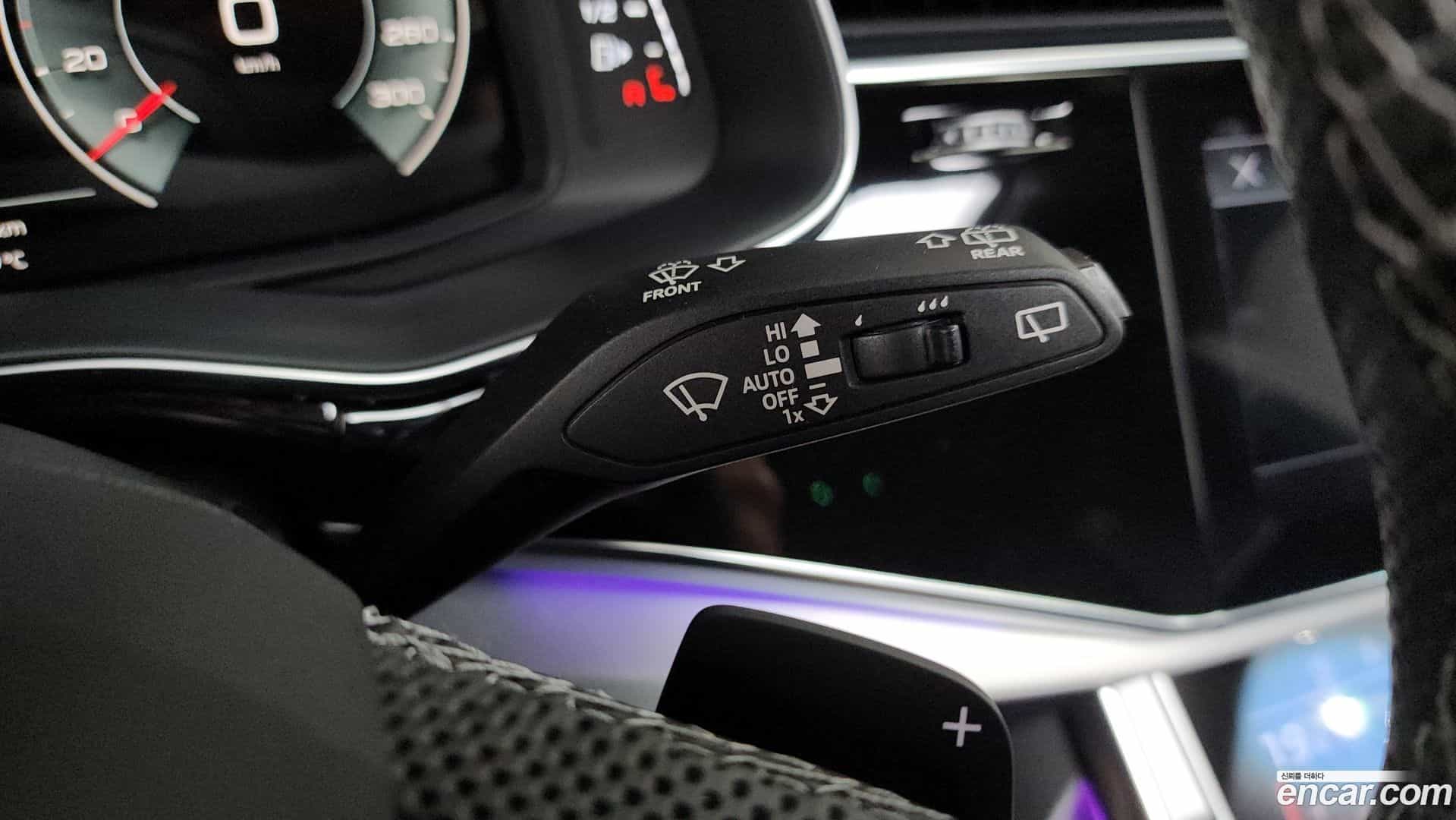 Q8 Audi 2023.11-OPTION-042