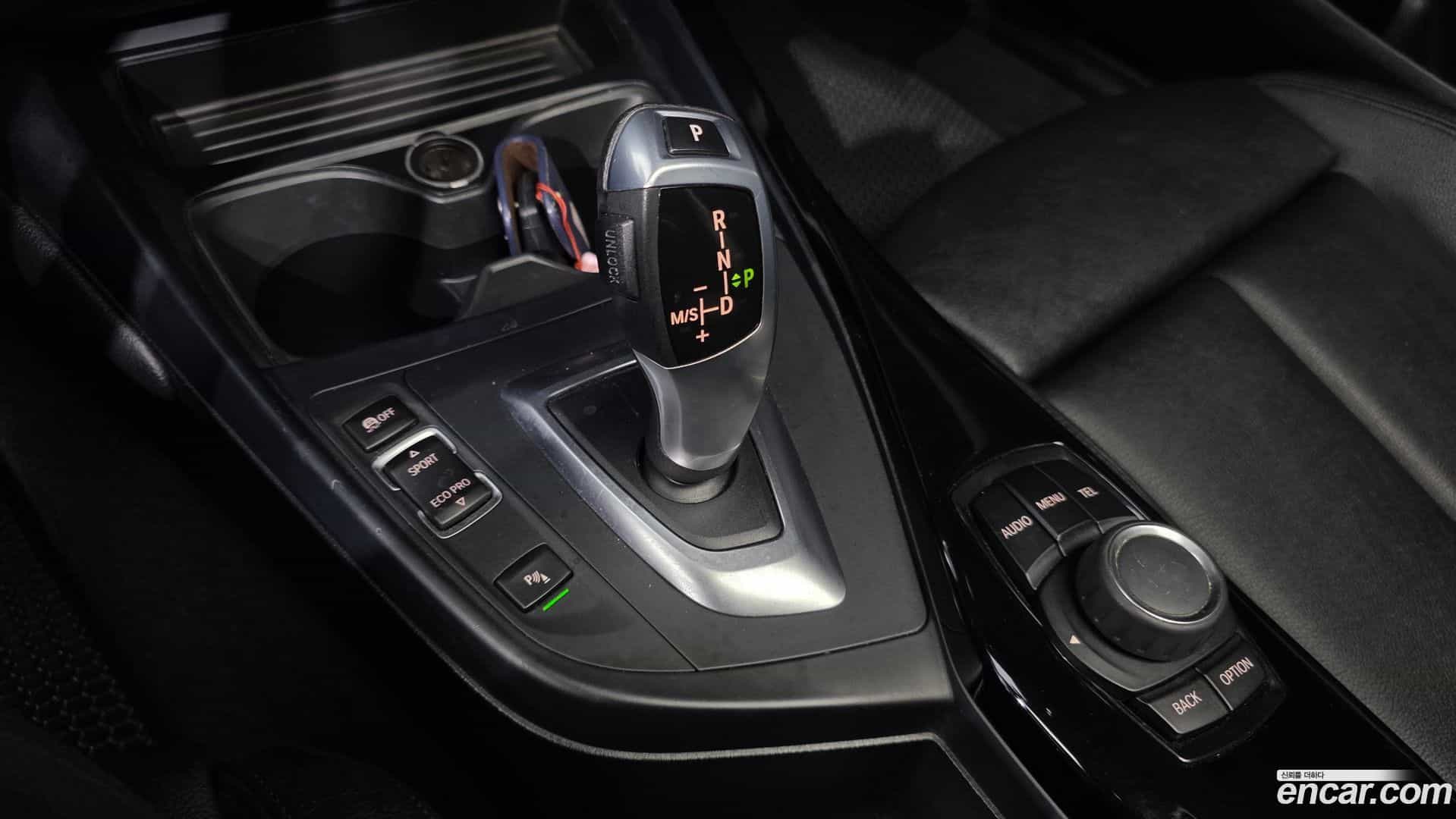 1-Series BMW 2015.6-INNER-009