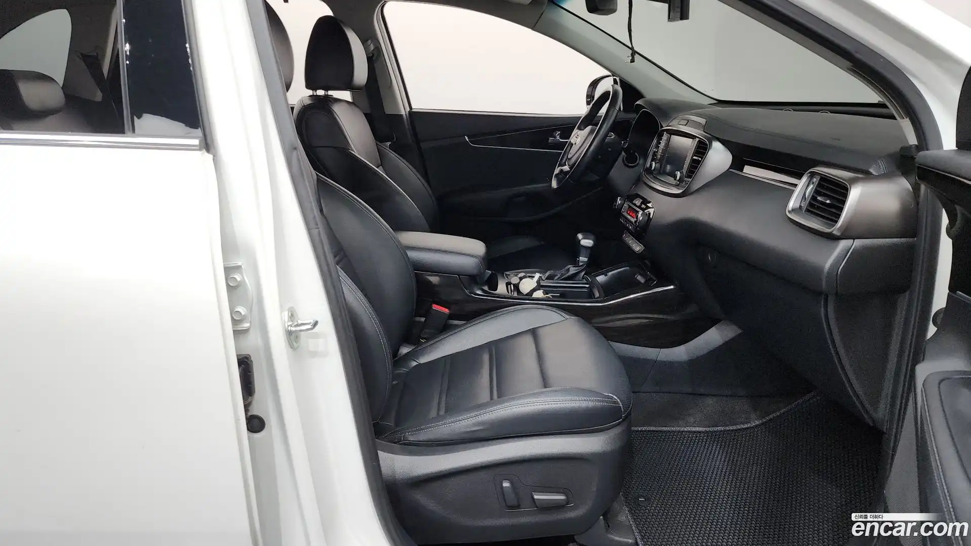 Sorento Kia 2019.6-INNER-036
