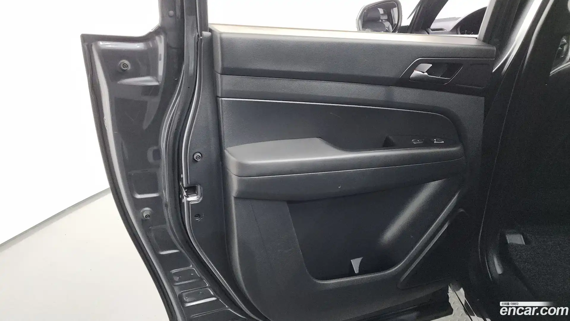 Rexton KG Mobility 2020.0-INNER-035