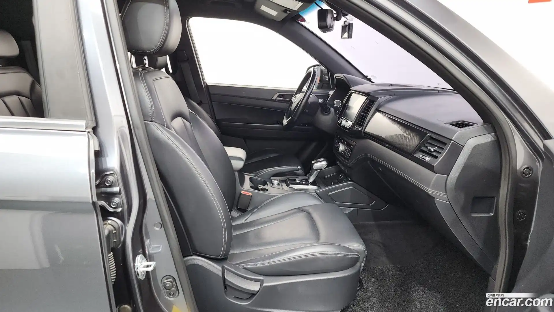 Rexton KG Mobility 2020.0-INNER-036