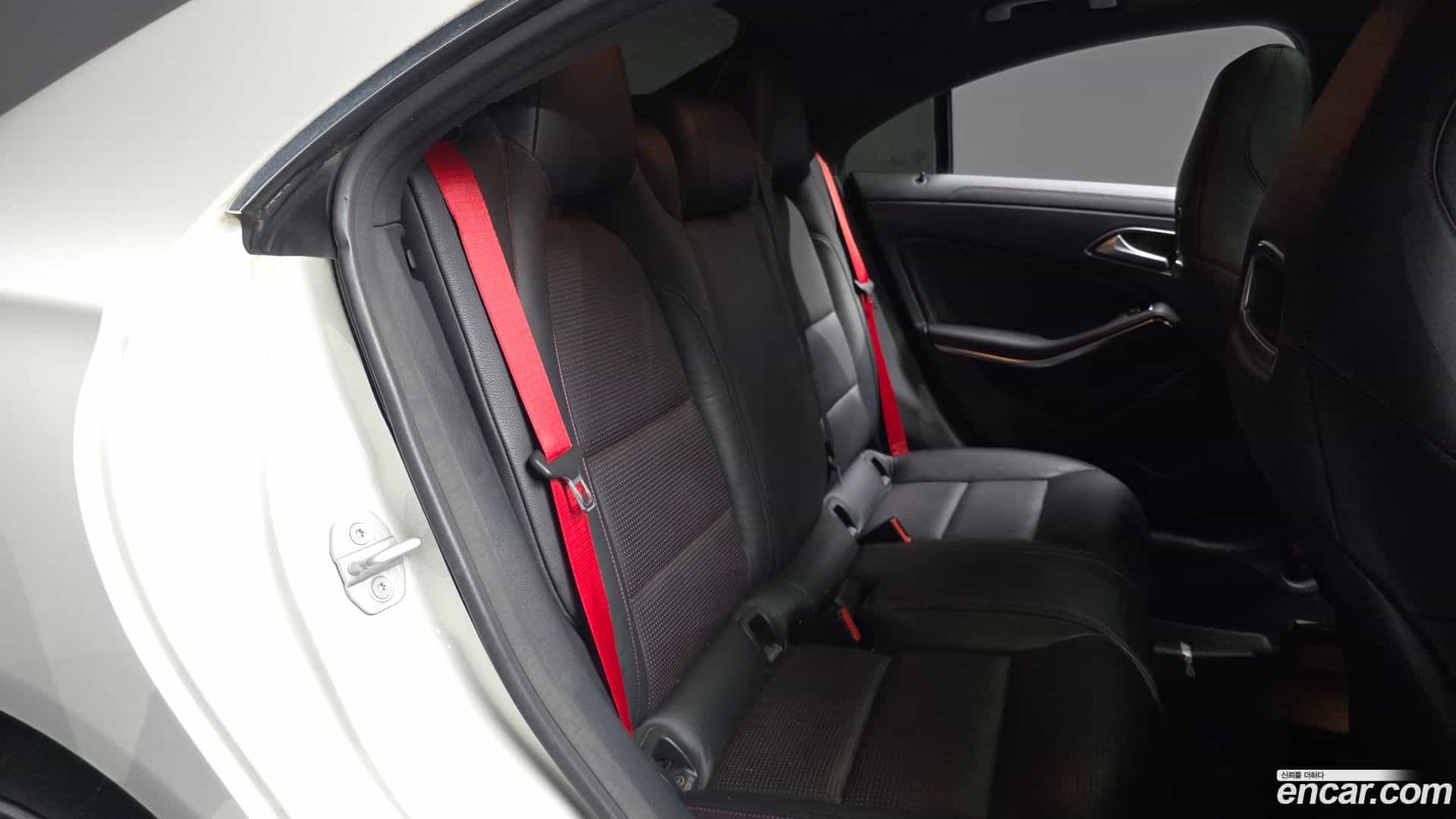 CLA-Class Mercedes-Benz 2015.2-OPTION-016