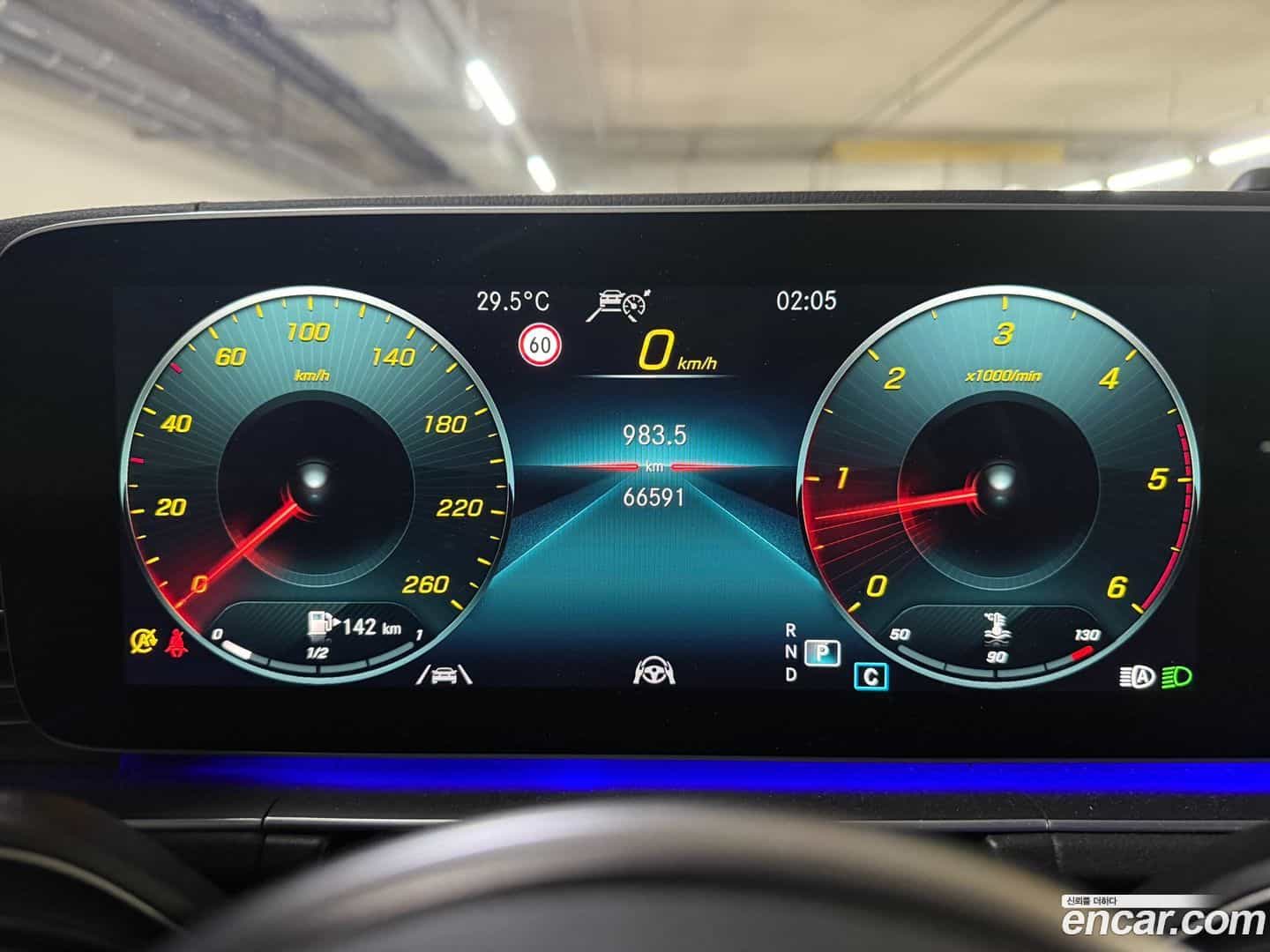 GLE-Class Mercedes-Benz 2022.9-INNER-009