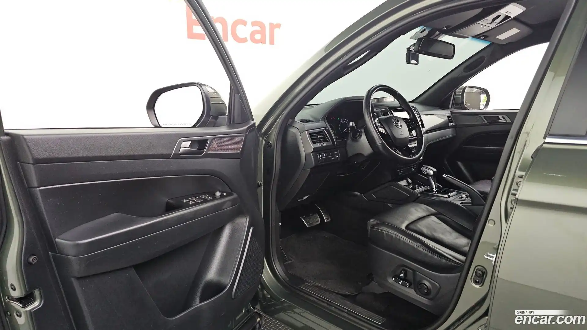 Rexton KG Mobility 2021.11-INNER-010