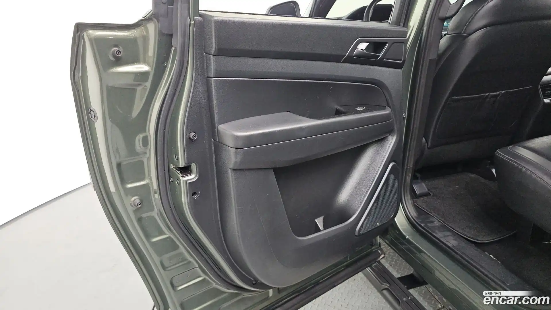 Rexton KG Mobility 2021.11-INNER-035