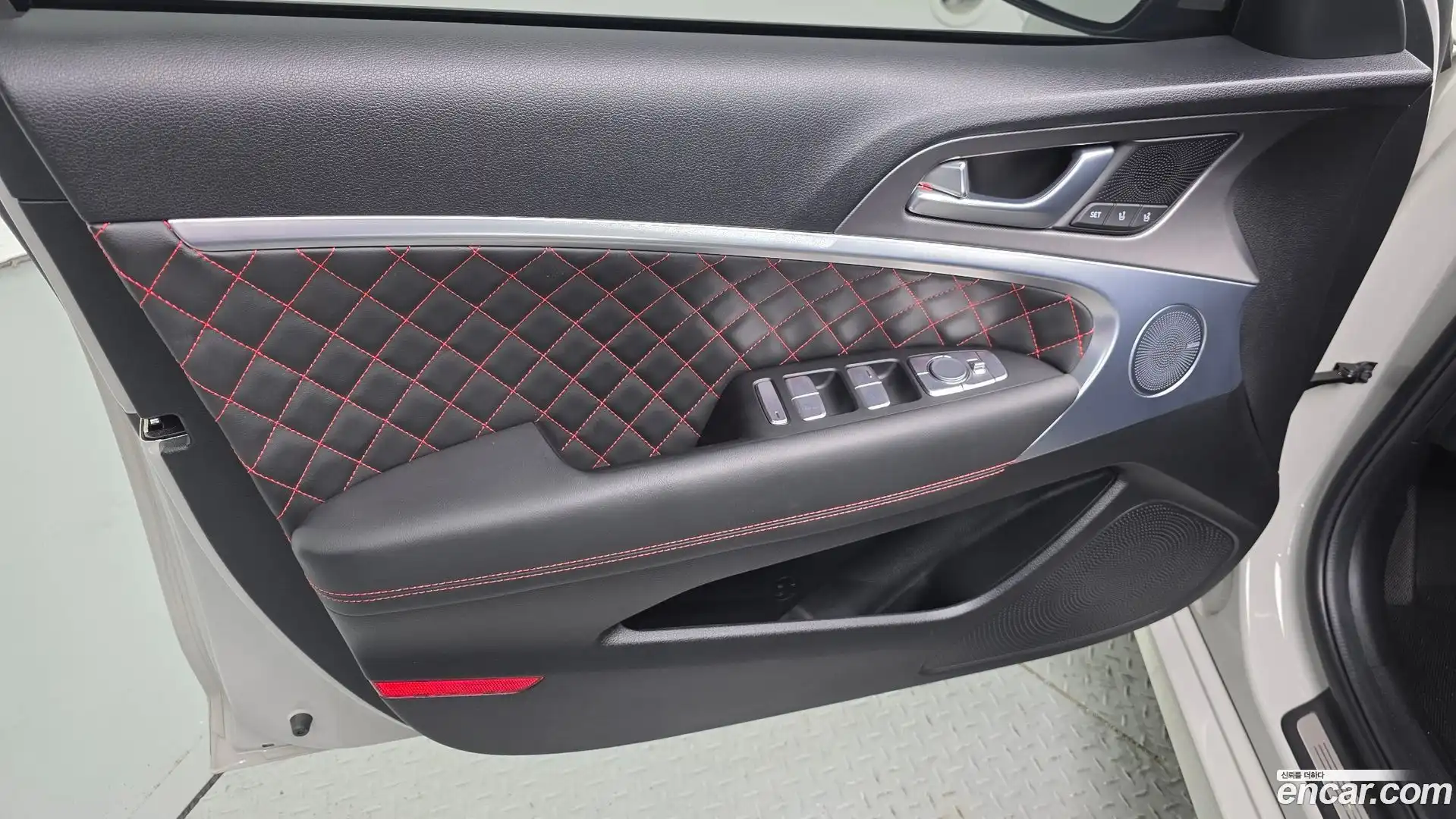 G70 Genesis 2023.11-INNER-034