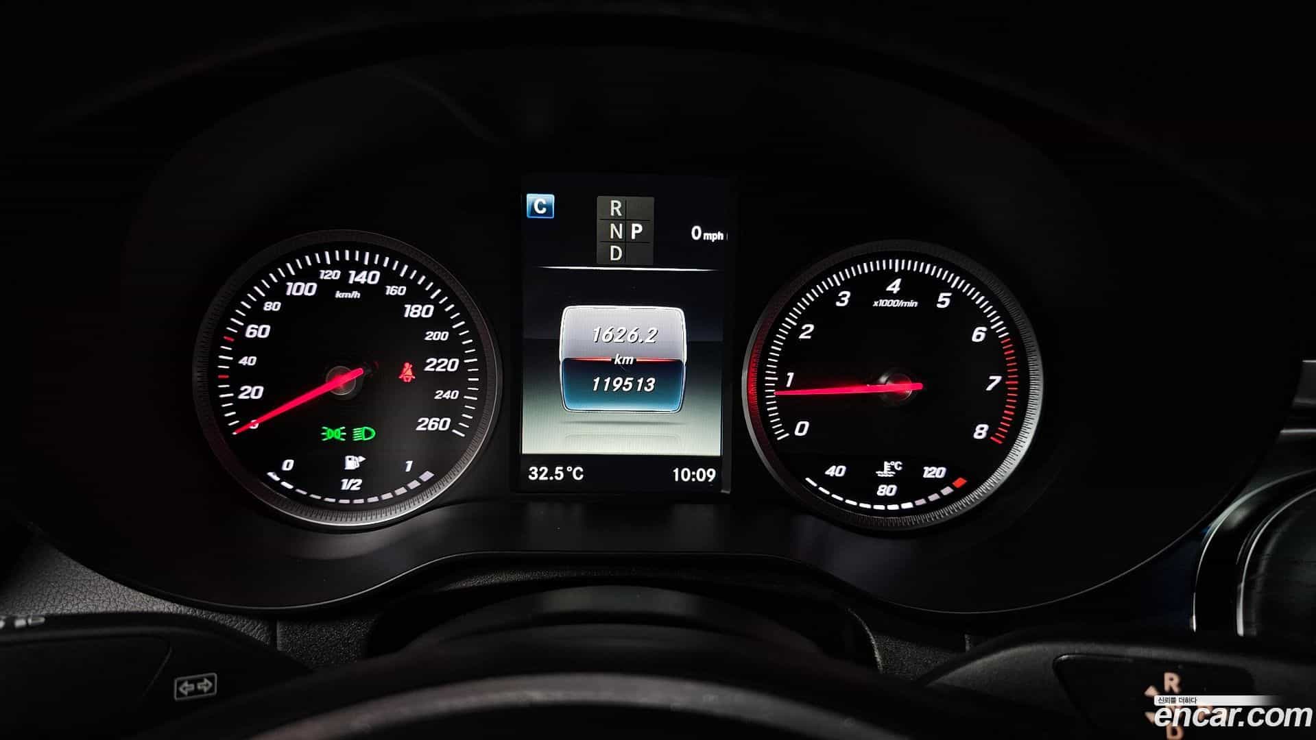 GLC-Class Mercedes-Benz 2019.3-INNER-008