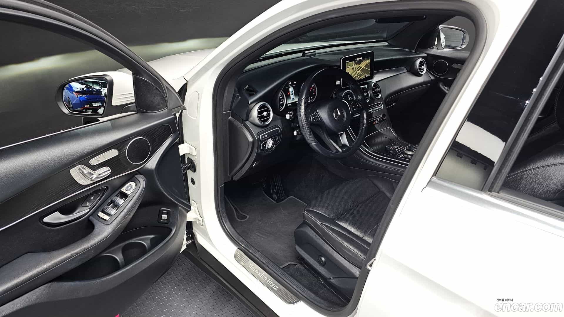 GLC-Class Mercedes-Benz 2019.3-INNER-010