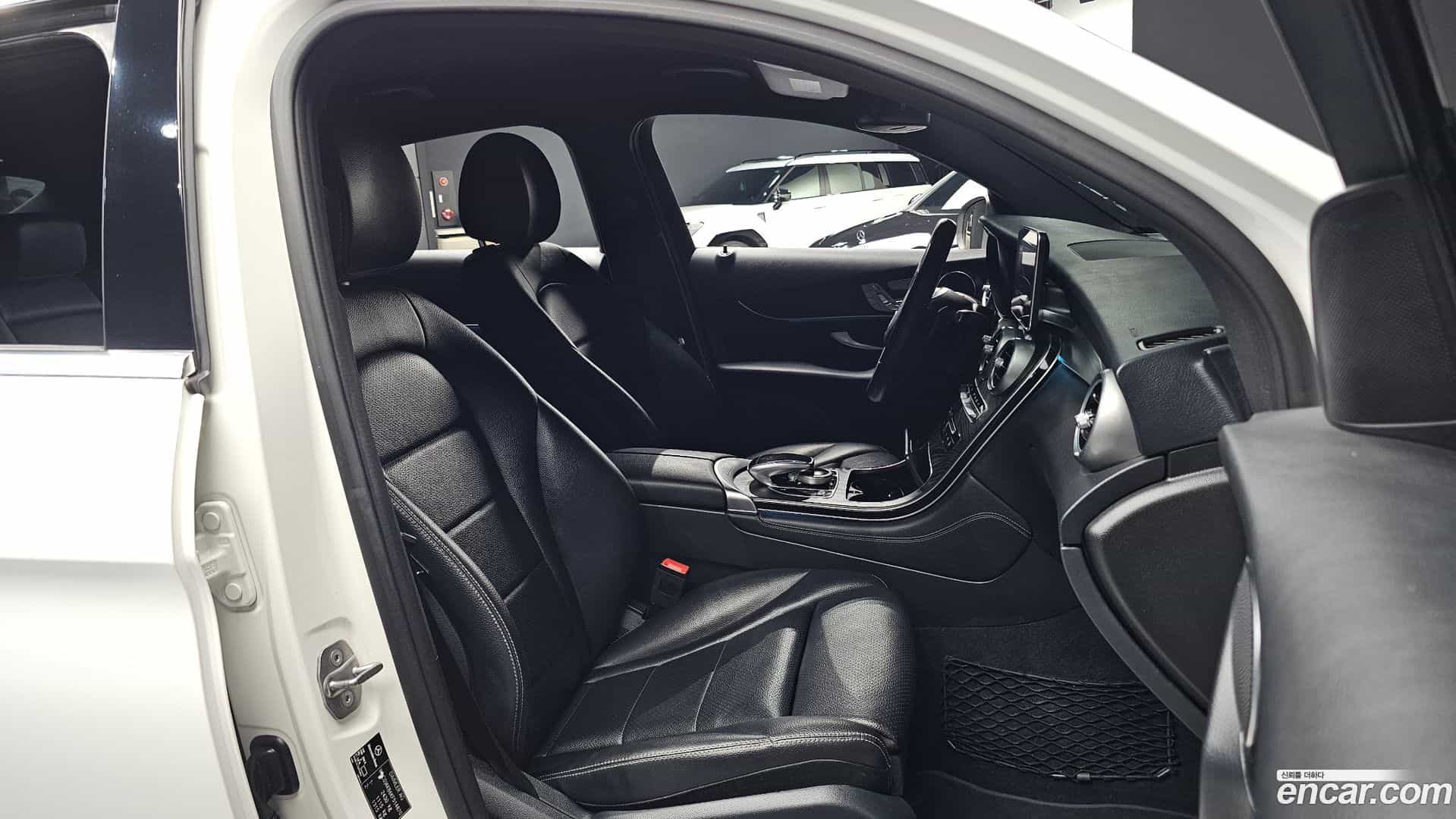 GLC-Class Mercedes-Benz 2019.3-OPTION-015