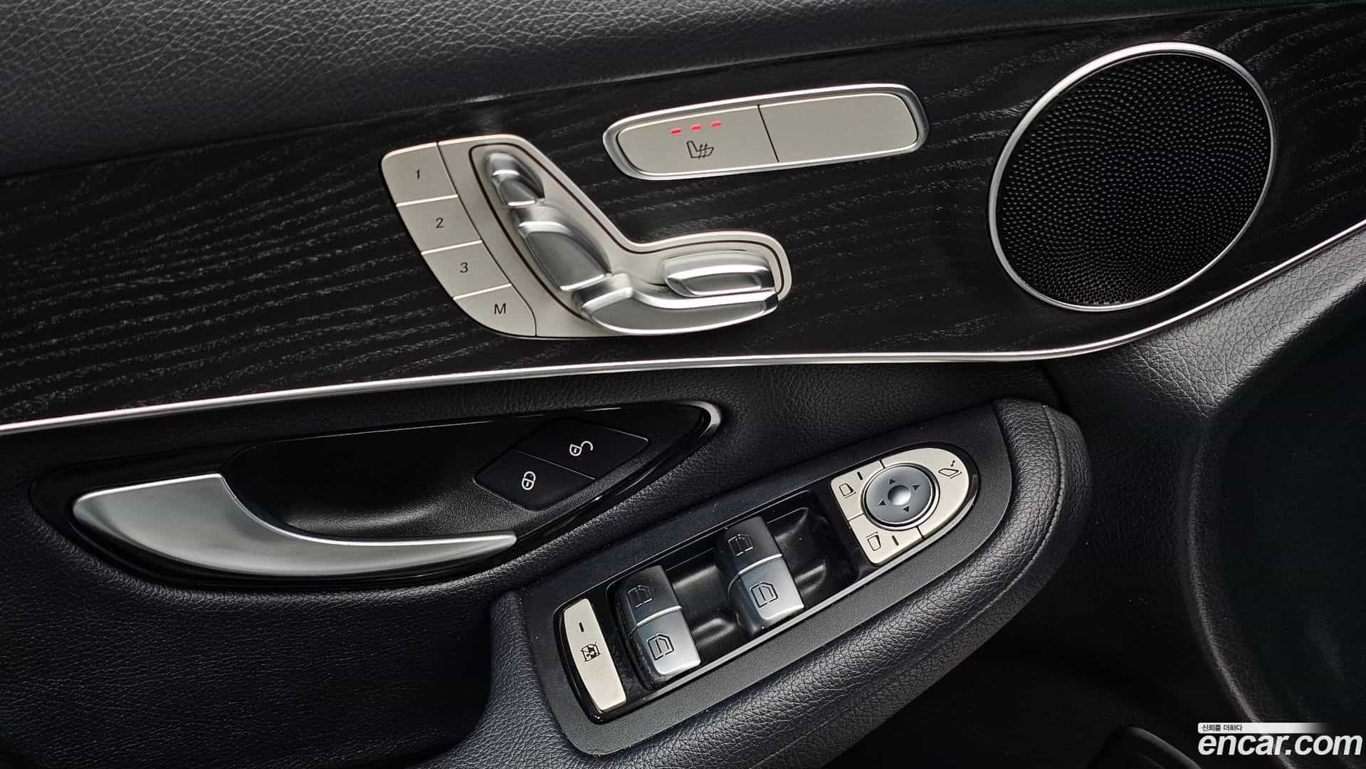 GLC-Class Mercedes-Benz 2019.3-OPTION-022