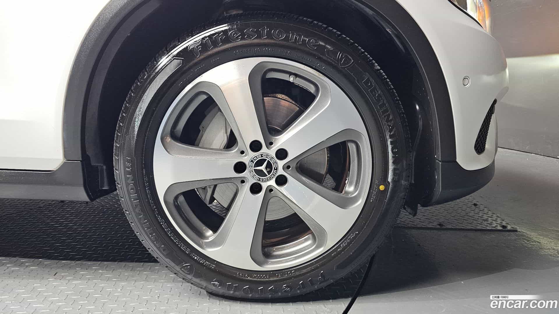 GLC-Class Mercedes-Benz 2019.3-OUTER-031