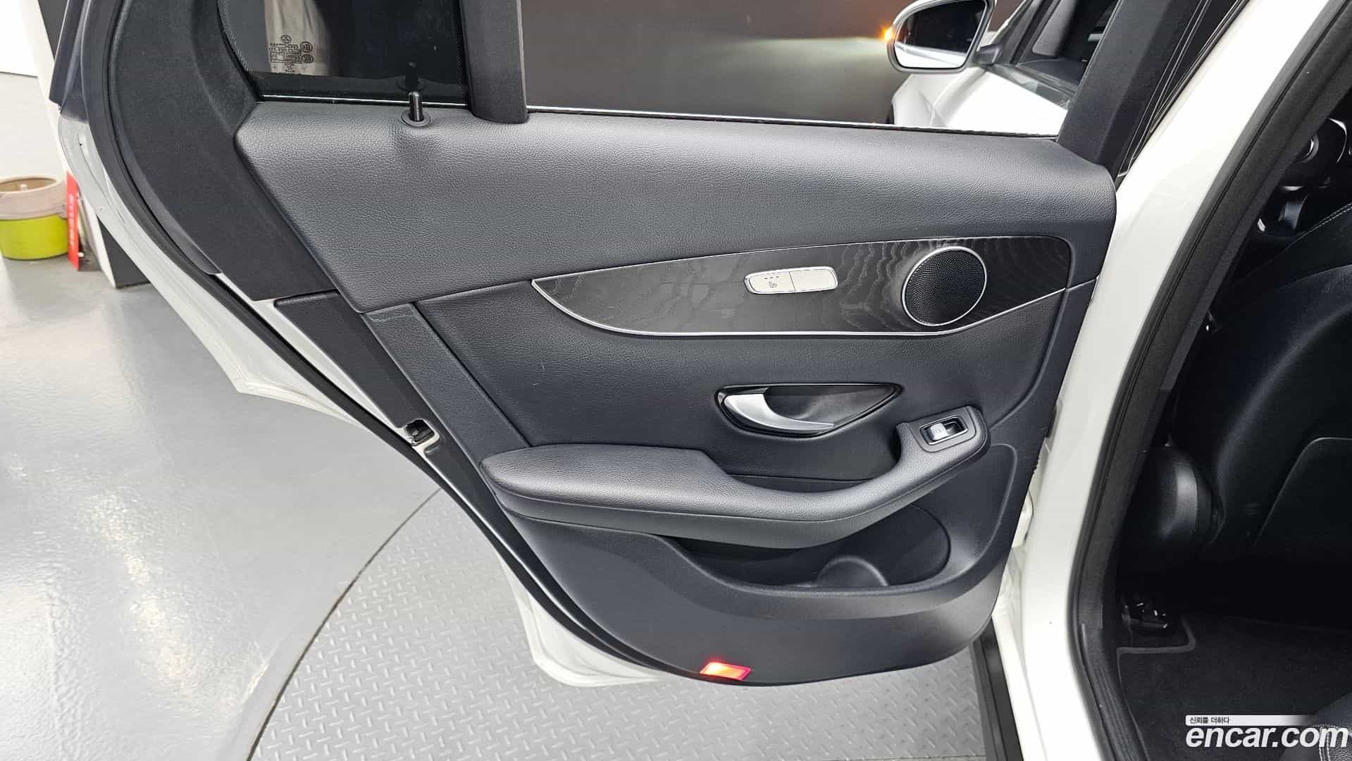 GLC-Class Mercedes-Benz 2019.3-INNER-035