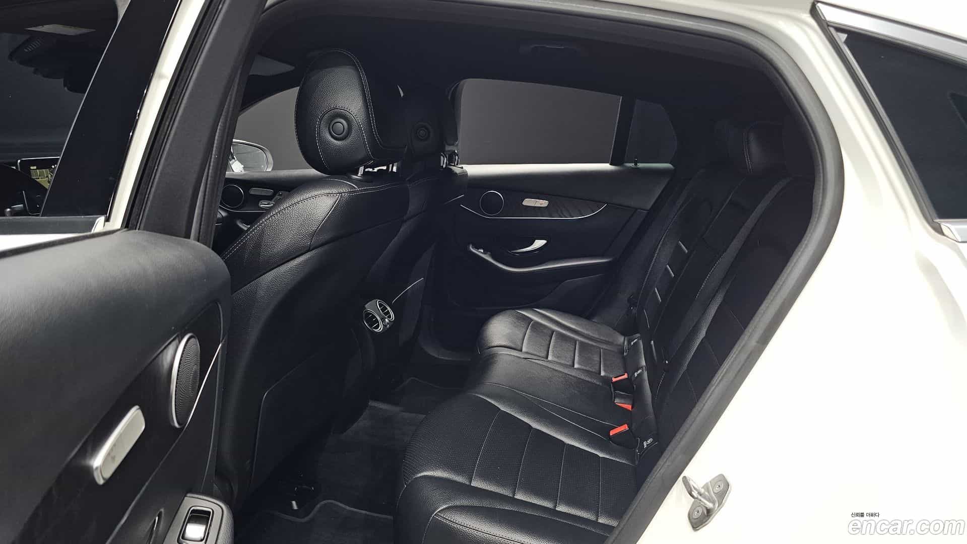 GLC-Class Mercedes-Benz 2019.3-INNER-036