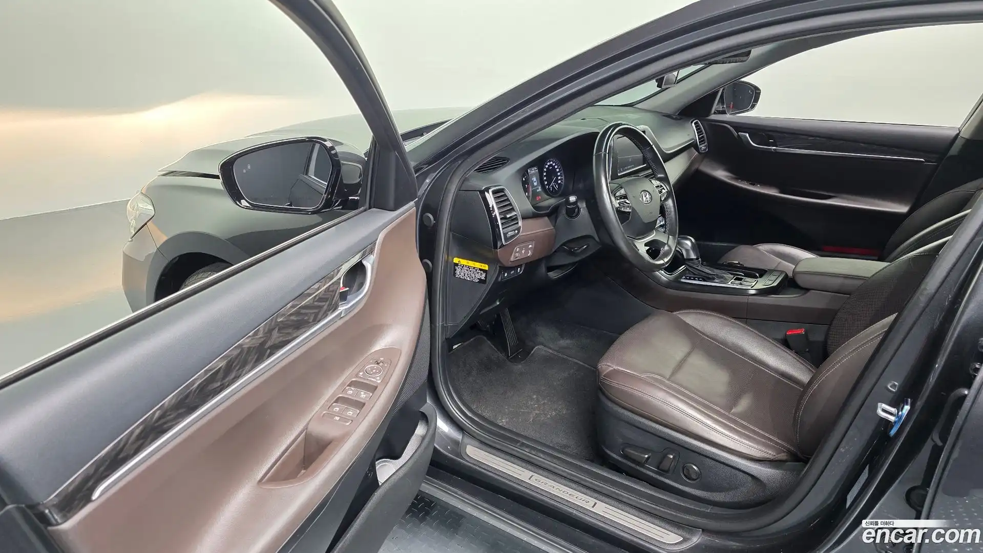 Grandeur Hyundai 2019.10-INNER-010