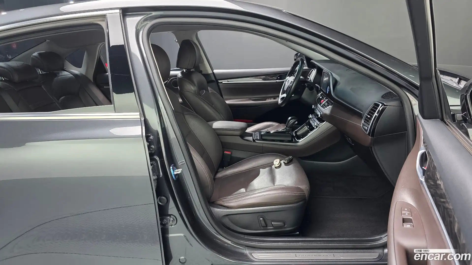 Grandeur Hyundai 2019.10-INNER-036