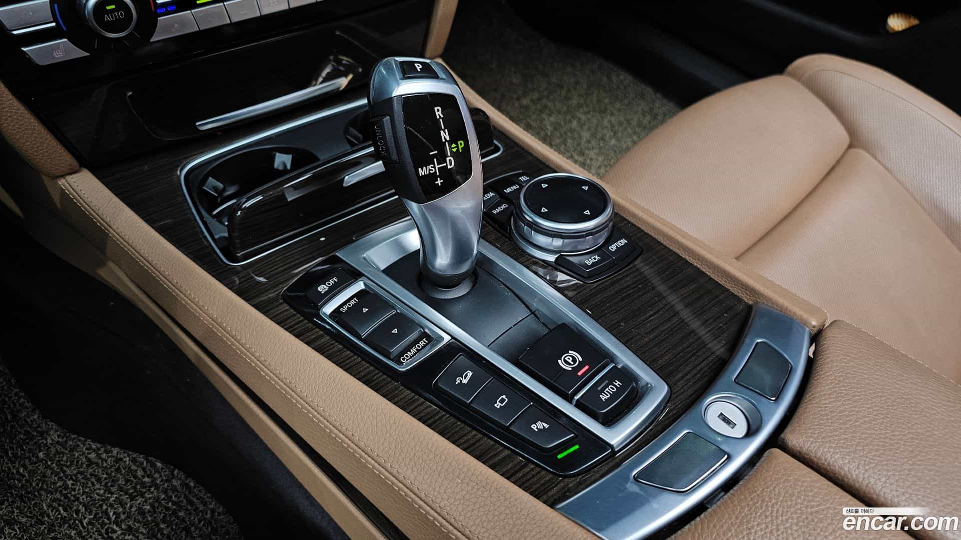7-Series BMW 2014.7-INNER-009