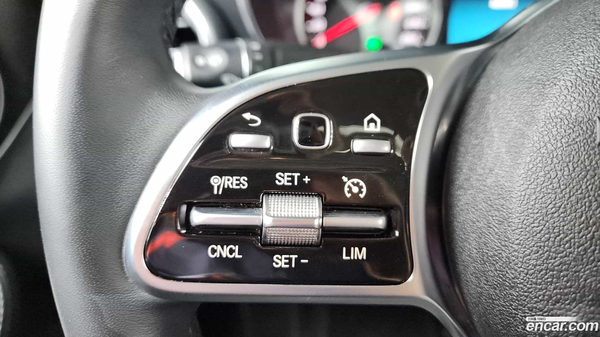 C-Class Mercedes-Benz 2019.5-OPTION-021